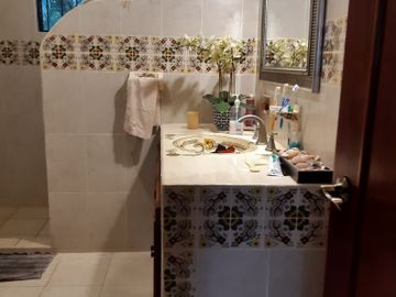INVERSIONISTAS O CONSTRUCTORES EXCELENTE TERRENO ARBOLADO CON CASA Y SALON FIEST