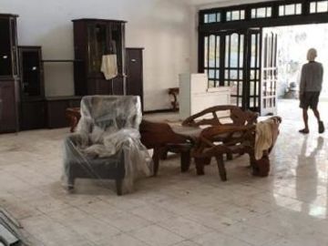 Rumah di Kedungdoro, Nol Jalan, Hadap Timur