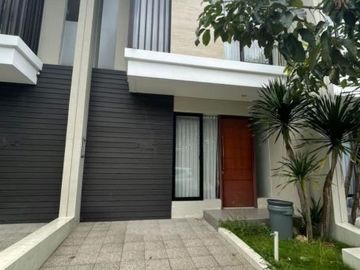 Sewa rumah North West Lake Citraland, Minimalis 2 Lantai