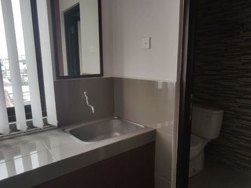 Gedung 4 Lantai Type 945 LT 367 M2 Untuk Usaha di Babakan Ciparay, Kota Bandung