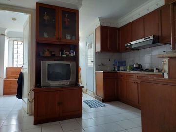 DIJUAL CEPAT !! Apt. Wisma Gading Permai 2BR Bagus dan Rapih , Bisa Nego