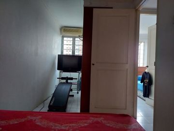 DIJUAL CEPAT !! Apt. Wisma Gading Permai 2BR Bagus dan Rapih , Bisa Nego