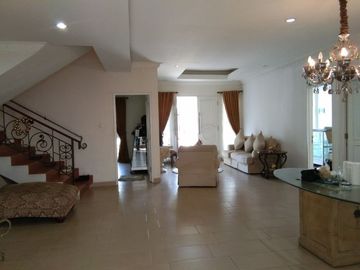 Rumah Mewah Strategis Di Kawasan Elite Kelapa Gading