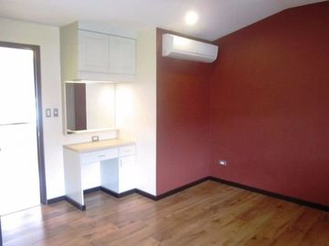 Three Storey Townhouse for sale with 4 bedrooms in Friendshi
