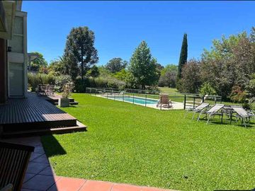 Chalet en venta en Club de Campo Abril