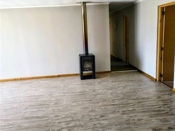 Se vende parcela 5000 m2 con casa 315 m2 en Pelarco