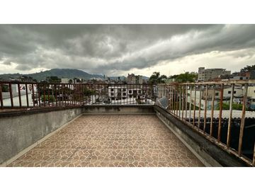 Espectacular casa en Centenario, muy cerca al centro de Pereira