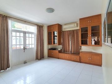 หมู่บ้านสิรินดา พราน่าลี กิ่งแก้ว19 (พร้อมเฟอนิเจอร์บิวอิ้น)