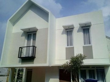 Rumah 2LT Desain Eropa di Cikutra Bandung Harga Dibawah Pasar 883jtan