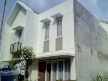 Rumah 2LT Desain Eropa di Cikutra Bandung Harga Dibawah Pasar 883jtan
