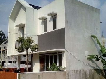 Rumah 2LT Desain Eropa di Cikutra Bandung Harga Dibawah Pasar 883jtan
