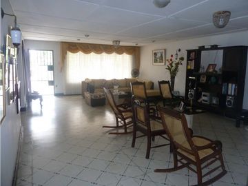 VENDO CASA EN CIUDAD JARDIN BARRANQUILLA