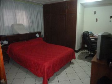 VENDO CASA EN CIUDAD JARDIN BARRANQUILLA