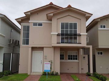 Venta de Casa Modelo Acuarela en la Urb. Casa Laguna, Samborondon, C.C.Dorado y Plaza Batan
