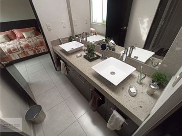 MODERNA CASA DE 1 SOLO NIVEL CON ALBERCA Y JARDÍN PRIV.