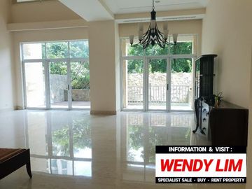 THE PAKUBUWONO RESIDENCES TYPE TOWNHOUSE dgn PRIVATE POOL