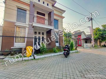 rumah 2 lanatai dekat lor in