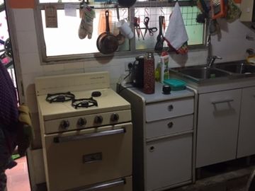 Departamento 3 ambientes contrafrente con balcón, zona Parque Patricios