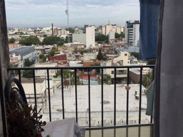 Departamento 3 ambientes contrafrente con balcón, zona Parque Patricios
