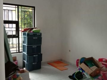 Dijual Rumah Lokasi Komplek Perumahan Modern & Masih Bagus