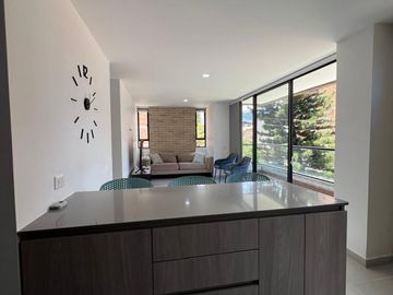 apartamento en arriendo en la castellana. Cod A218566