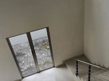 Rumah Gress Greenland Residence , Strategis