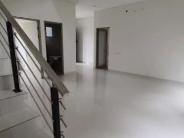 Rumah Gress Greenland Residence , Strategis