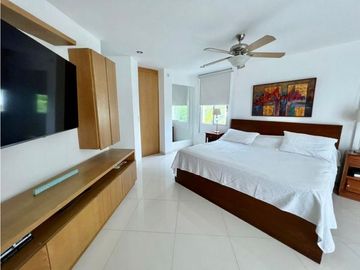CASA EN EXCLUSIVO CONJUNTO CERRADO FRENTE AL MAR