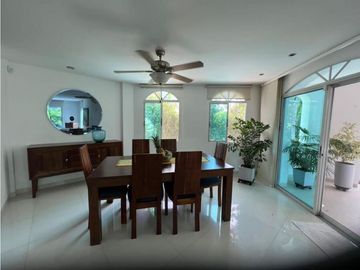 CASA EN EXCLUSIVO CONJUNTO CERRADO FRENTE AL MAR