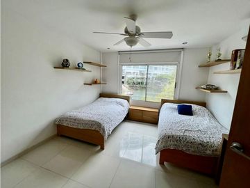 CASA EN EXCLUSIVO CONJUNTO CERRADO FRENTE AL MAR