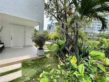 CASA EN EXCLUSIVO CONJUNTO CERRADO FRENTE AL MAR