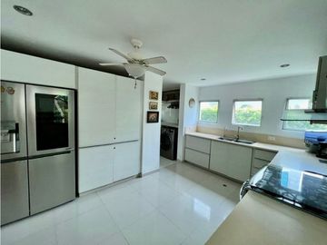CASA EN EXCLUSIVO CONJUNTO CERRADO FRENTE AL MAR