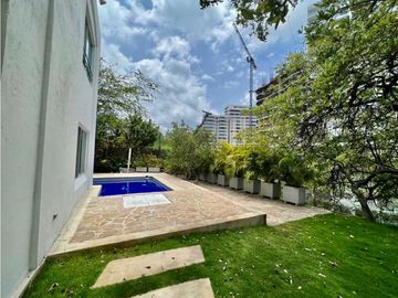 CASA EN EXCLUSIVO CONJUNTO CERRADO FRENTE AL MAR