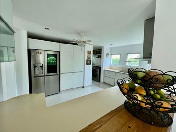 CASA EN EXCLUSIVO CONJUNTO CERRADO FRENTE AL MAR