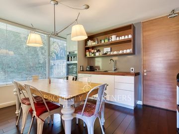 Estupenda casa moderna con gran jardín