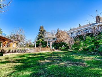 Estupenda casa moderna con gran jardín