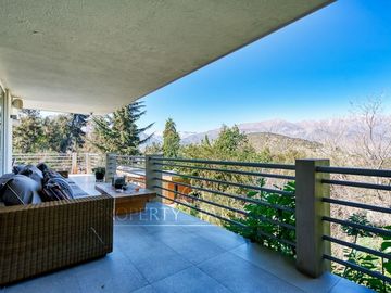 Estupenda casa moderna con gran jardín