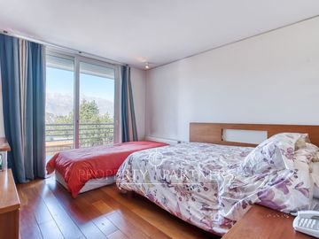 Estupenda casa moderna con gran jardín