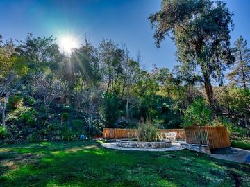 Estupenda casa moderna con gran jardín