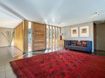 Estupenda casa moderna con gran jardín