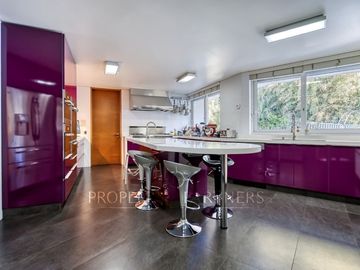 Estupenda casa moderna con gran jardín