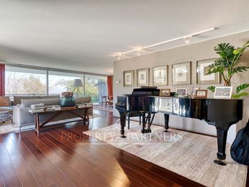Estupenda casa moderna con gran jardín