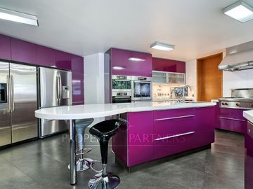 Estupenda casa moderna con gran jardín