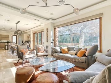 Estupenda casa moderna con gran jardín