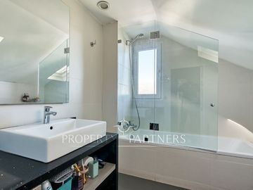 Estupenda casa moderna con gran jardín