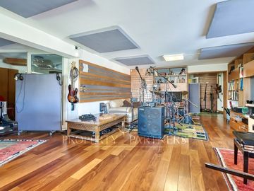 Estupenda casa moderna con gran jardín