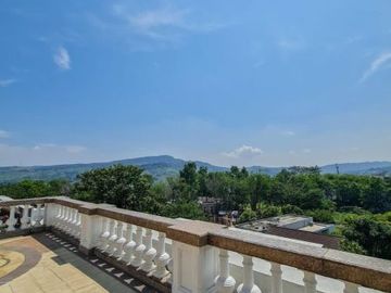 DIJUAL RUMAH LUXURIOUS EUROPEAN CLASSIC NORTRIDGE GOLF SENTUL CITY