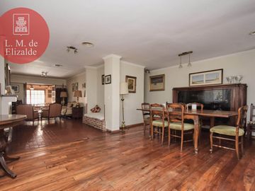 Julian Navarro y Hudson - Casa en Venta c/jardin y pileta - Beccar