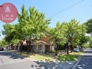 Julian Navarro y Hudson - Casa en Venta c/jardin y pileta - Beccar