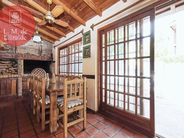 Julian Navarro y Hudson - Casa en Venta c/jardin y pileta - Beccar
